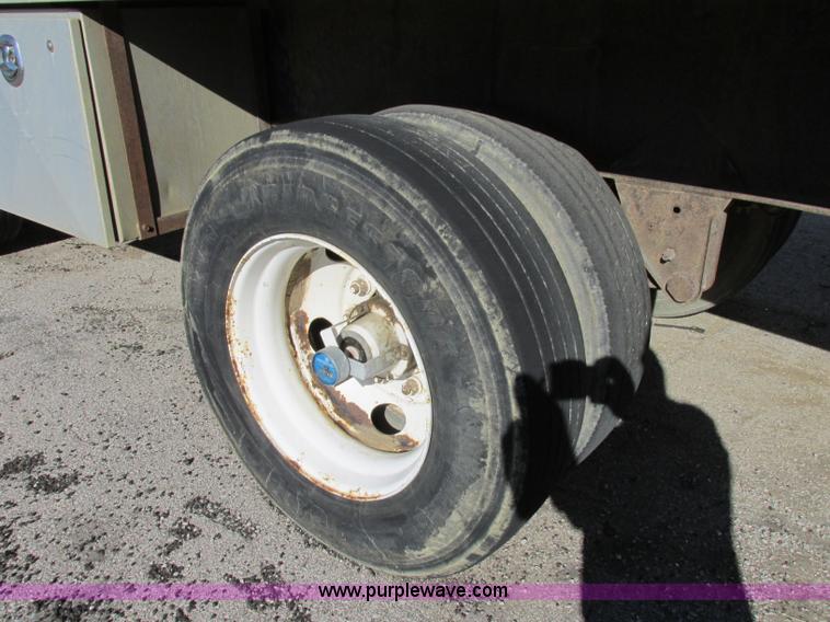 image for item F5304 1999 Fruehauf 48' flatbed spread axle trailer