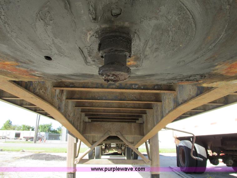 image for item F5304 1999 Fruehauf 48' flatbed spread axle trailer