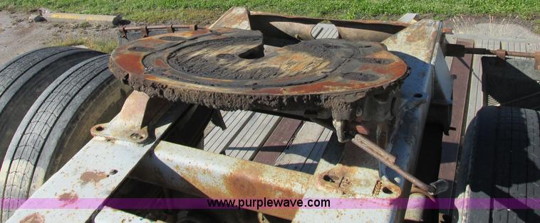 image for item F5305 Semi trailer dolly