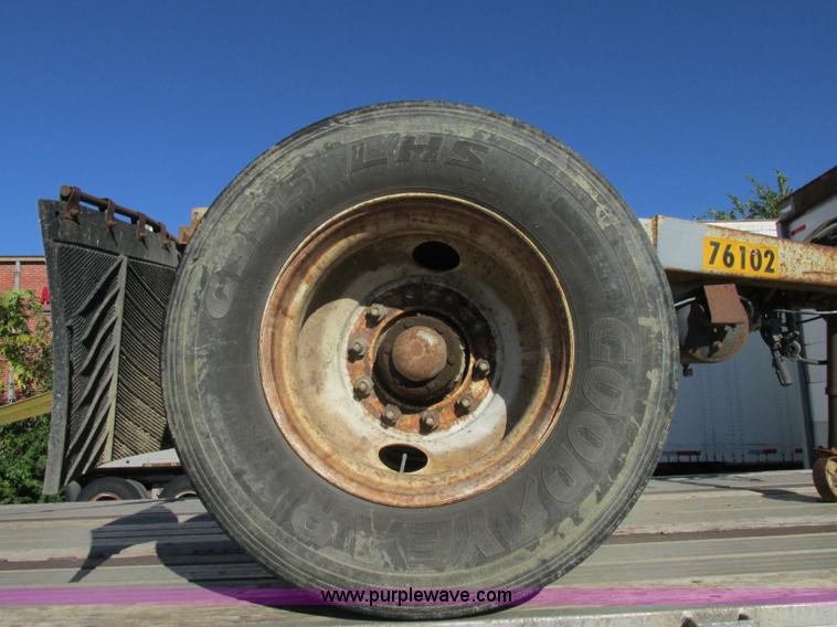 image for item F5305 Semi trailer dolly