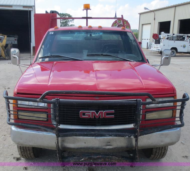 image for item F6682 1999 GMC Sierra Classic 3500 utility truck