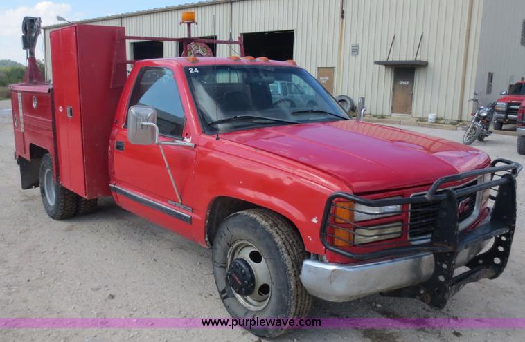image for item F6682 1999 GMC Sierra Classic 3500 utility truck