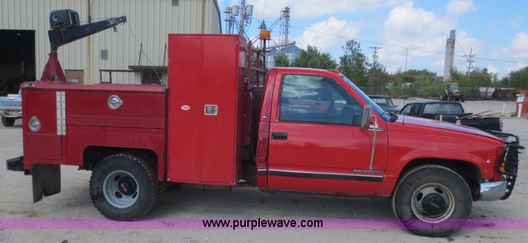 image for item F6682 1999 GMC Sierra Classic 3500 utility truck
