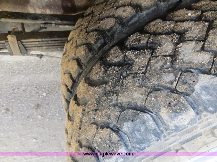 image for item F6682 1999 GMC Sierra Classic 3500 utility truck