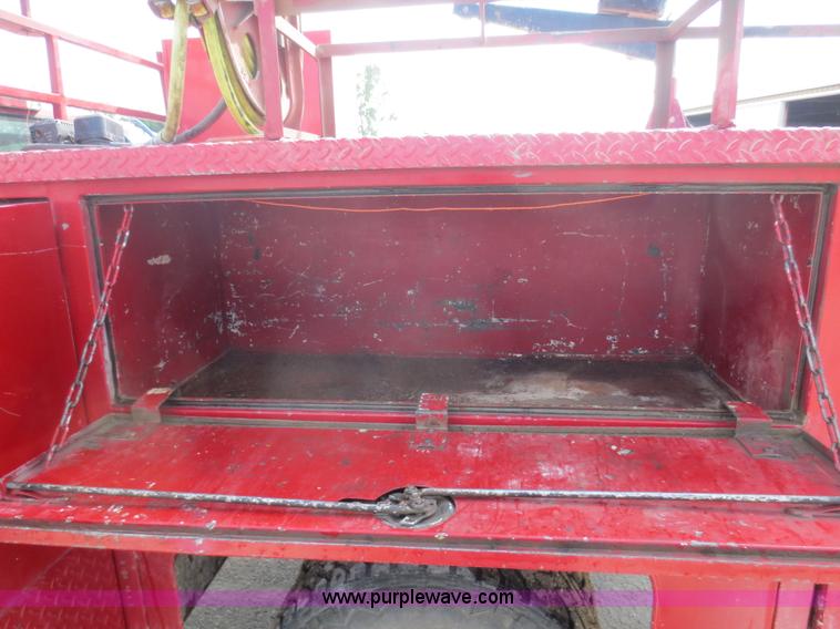 image for item F6682 1999 GMC Sierra Classic 3500 utility truck