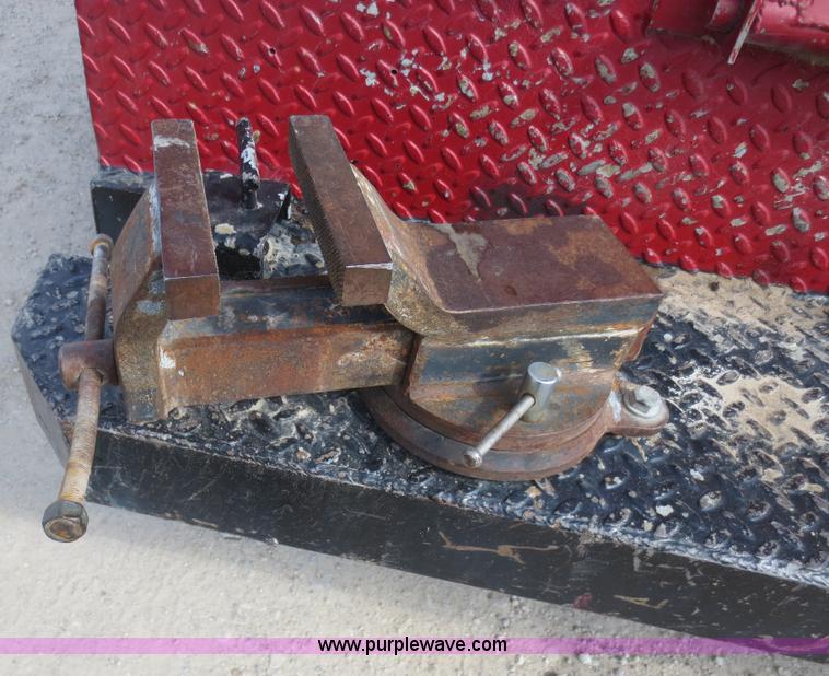 image for item F6682 1999 GMC Sierra Classic 3500 utility truck