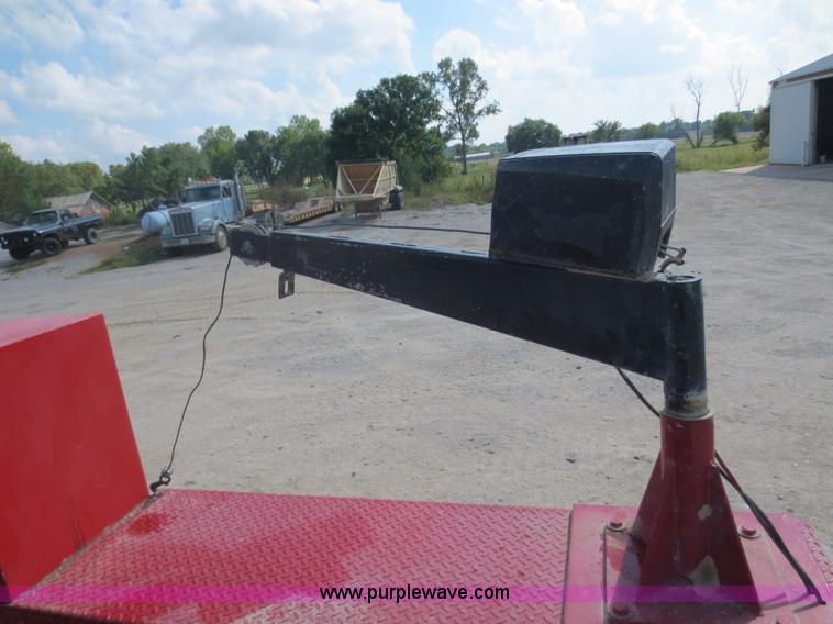 image for item F6682 1999 GMC Sierra Classic 3500 utility truck