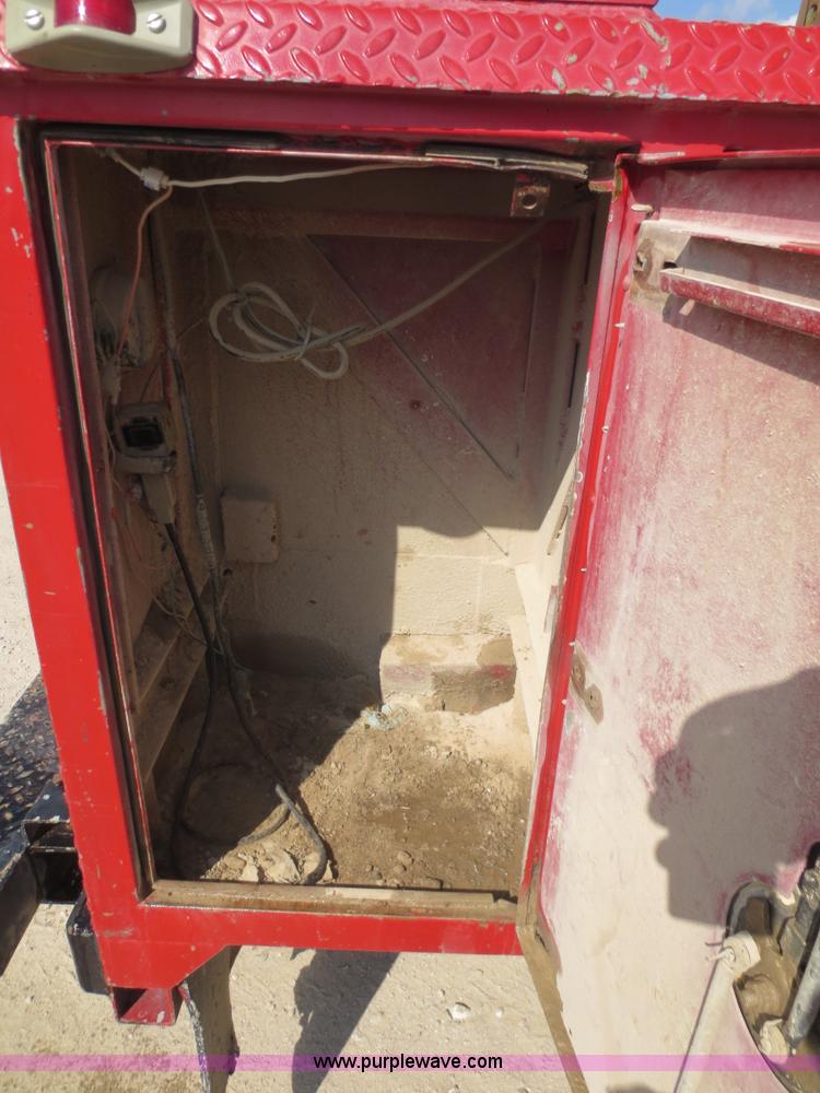 image for item F6682 1999 GMC Sierra Classic 3500 utility truck