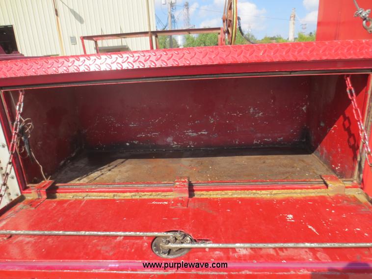 image for item F6682 1999 GMC Sierra Classic 3500 utility truck