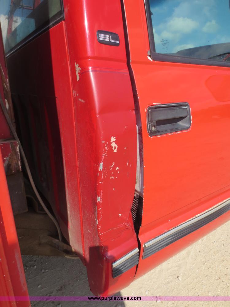 image for item F6682 1999 GMC Sierra Classic 3500 utility truck