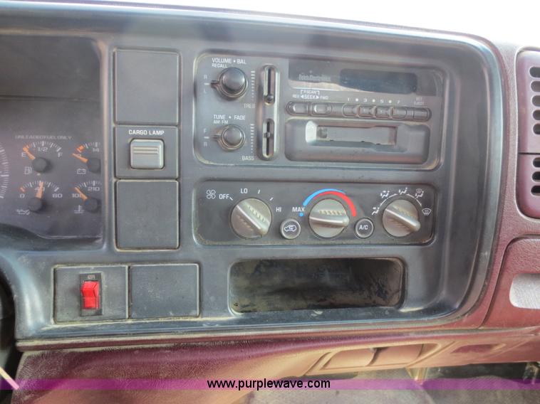 image for item F6682 1999 GMC Sierra Classic 3500 utility truck