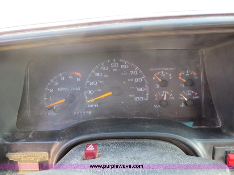 image for item F6682 1999 GMC Sierra Classic 3500 utility truck