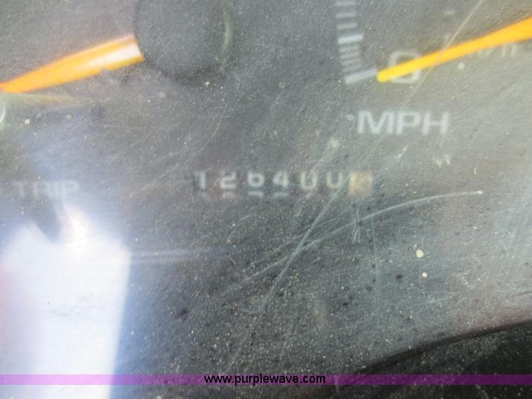 image for item F6682 1999 GMC Sierra Classic 3500 utility truck