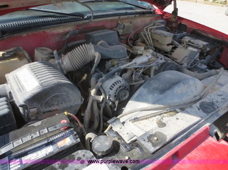 image for item F6682 1999 GMC Sierra Classic 3500 utility truck