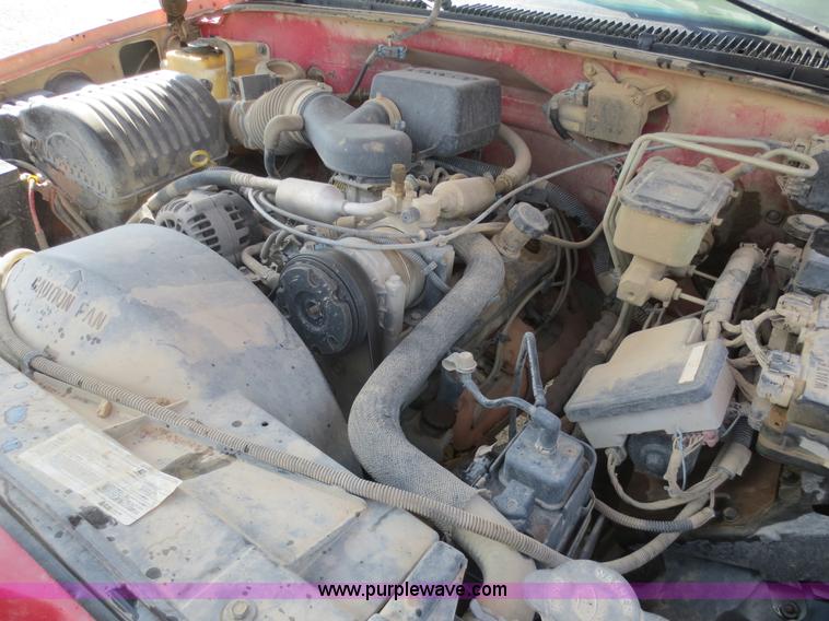 image for item F6682 1999 GMC Sierra Classic 3500 utility truck