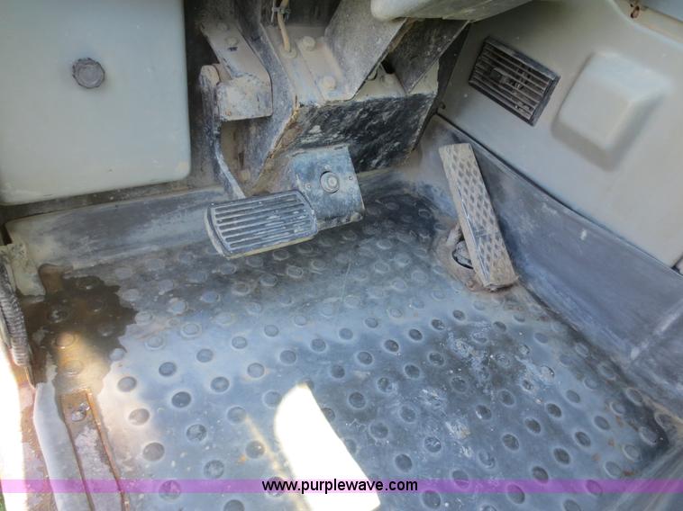 image for item F6688 1996 Caterpillar TH63 telehandler