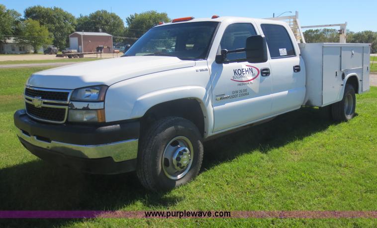 image for item F6689 2006 Chevrolet 3500 Crew Cab utility truck