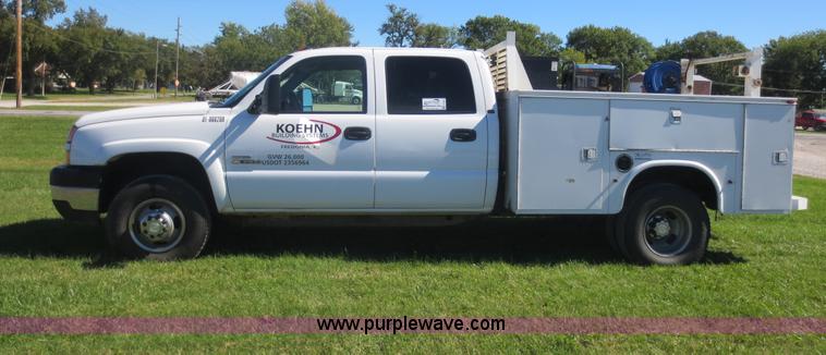 image for item F6689 2006 Chevrolet 3500 Crew Cab utility truck