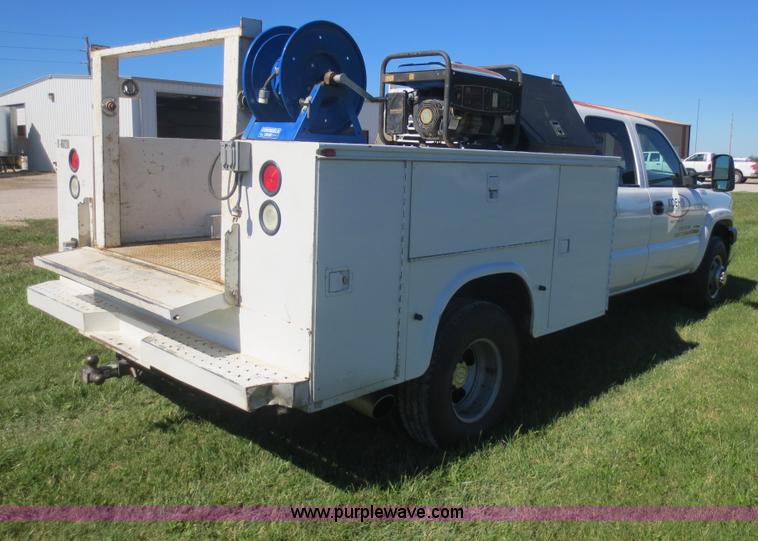 image for item F6689 2006 Chevrolet 3500 Crew Cab utility truck