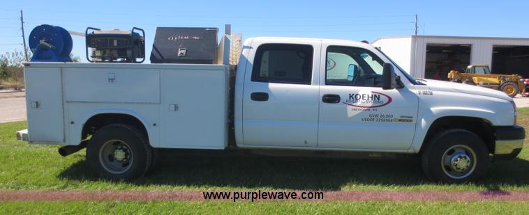 image for item F6689 2006 Chevrolet 3500 Crew Cab utility truck