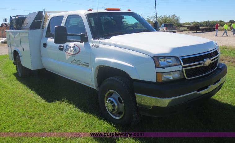 image for item F6689 2006 Chevrolet 3500 Crew Cab utility truck