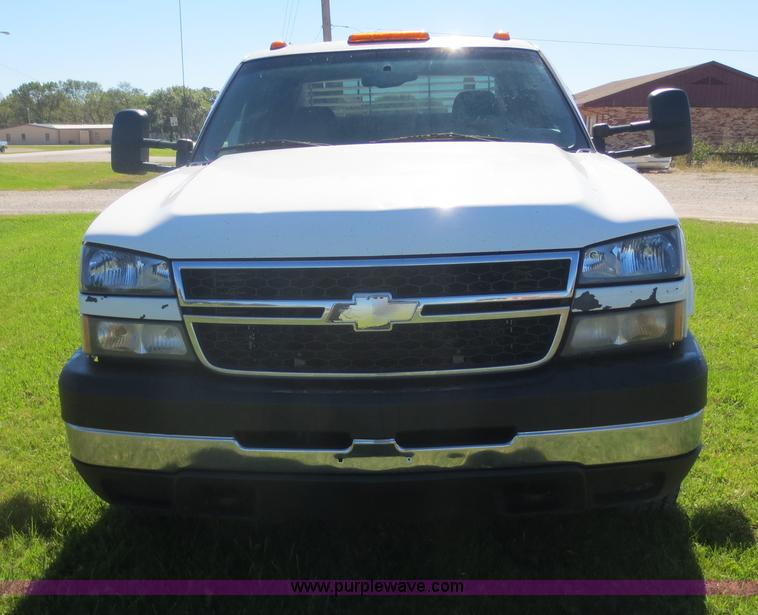 image for item F6689 2006 Chevrolet 3500 Crew Cab utility truck