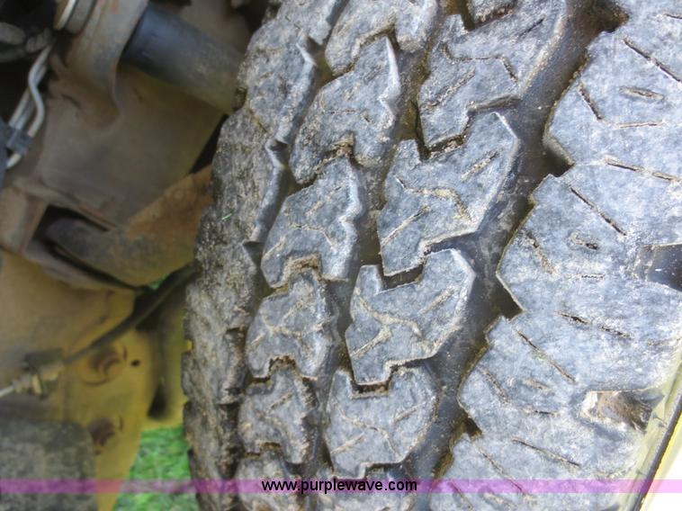 image for item F6689 2006 Chevrolet 3500 Crew Cab utility truck