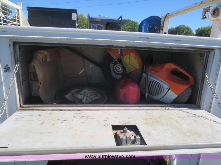 image for item F6689 2006 Chevrolet 3500 Crew Cab utility truck