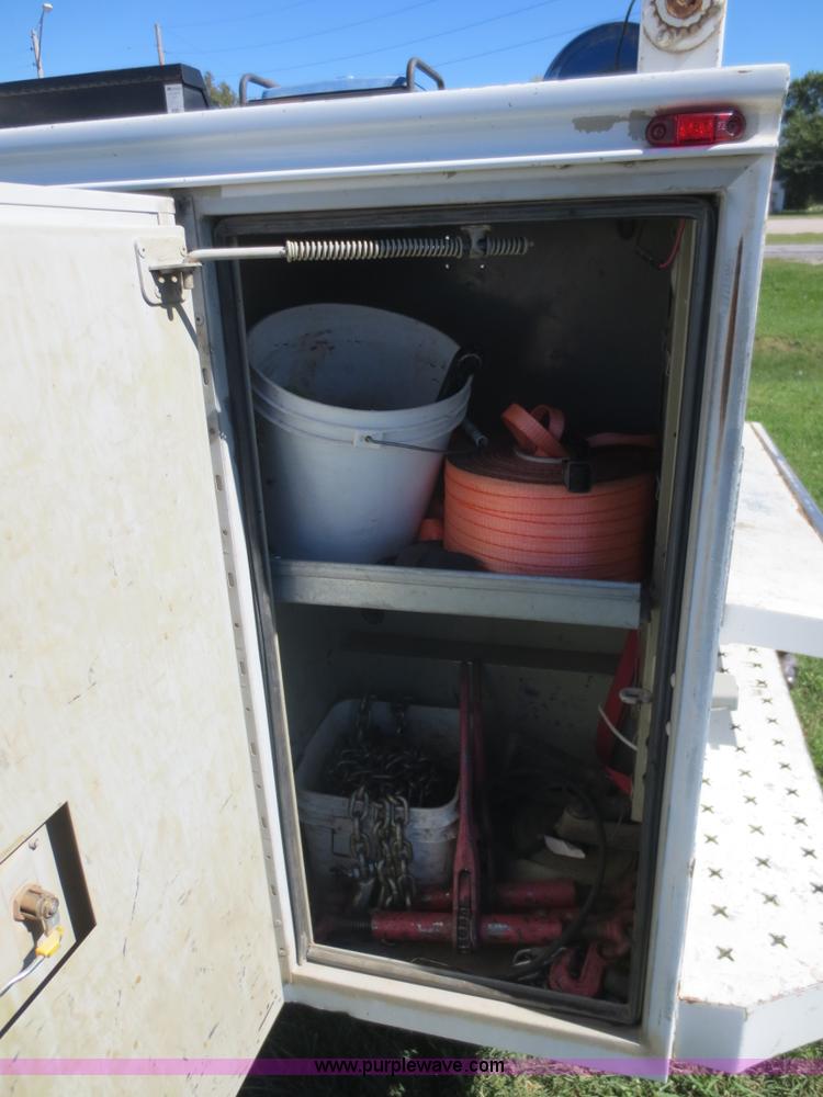 image for item F6689 2006 Chevrolet 3500 Crew Cab utility truck