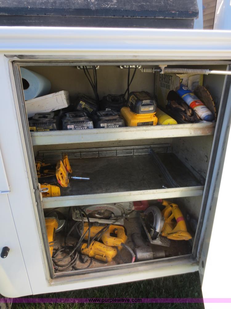 image for item F6689 2006 Chevrolet 3500 Crew Cab utility truck