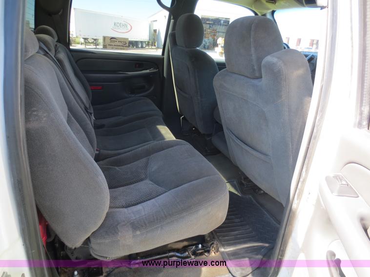 image for item F6689 2006 Chevrolet 3500 Crew Cab utility truck