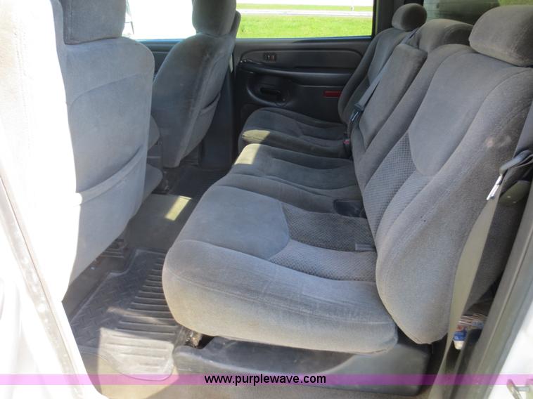 image for item F6689 2006 Chevrolet 3500 Crew Cab utility truck