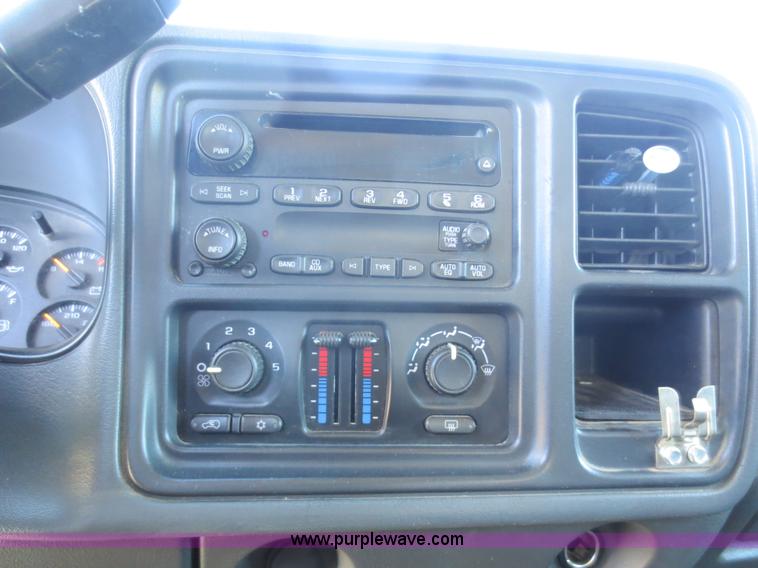 image for item F6689 2006 Chevrolet 3500 Crew Cab utility truck