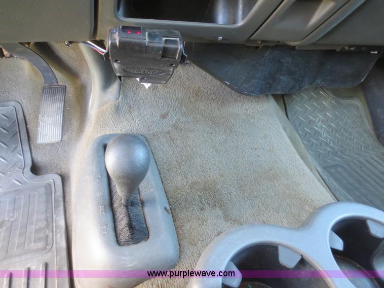 image for item F6689 2006 Chevrolet 3500 Crew Cab utility truck