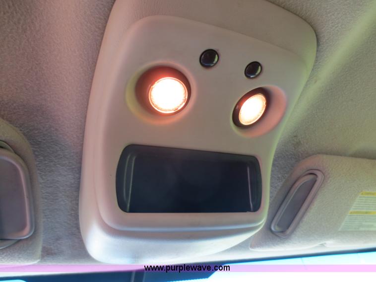 image for item F6689 2006 Chevrolet 3500 Crew Cab utility truck