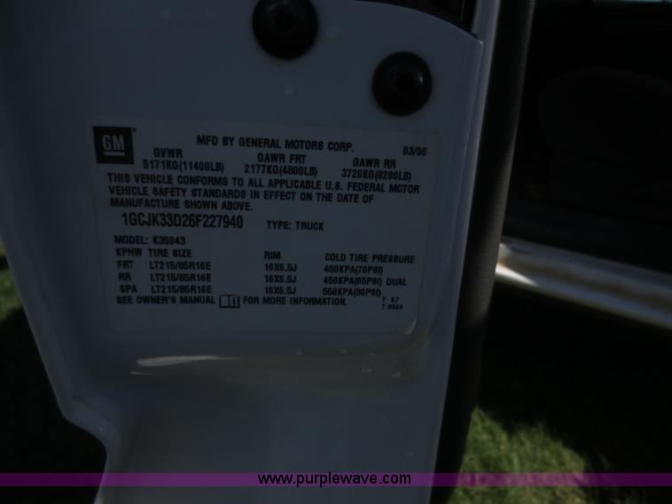 image for item F6689 2006 Chevrolet 3500 Crew Cab utility truck