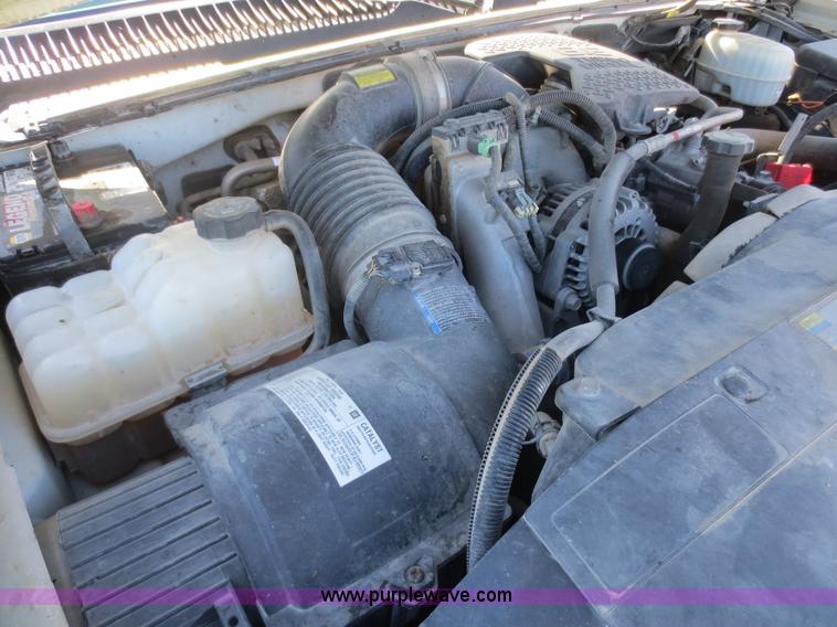 image for item F6689 2006 Chevrolet 3500 Crew Cab utility truck