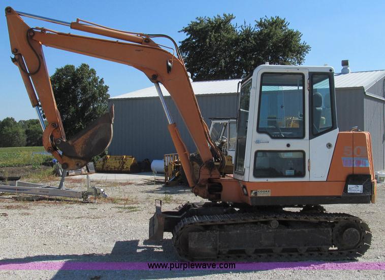 image for item G2121 1995 Daewoo DH50 mini excavator