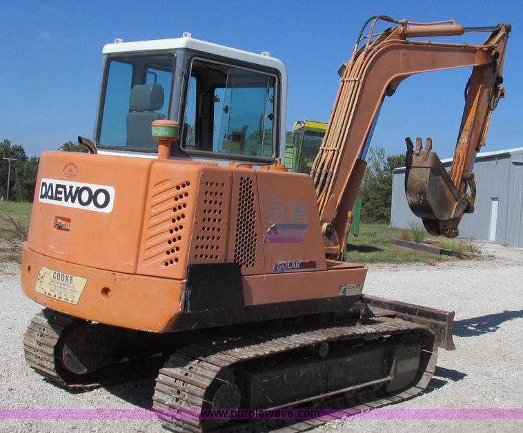 image for item G2121 1995 Daewoo DH50 mini excavator