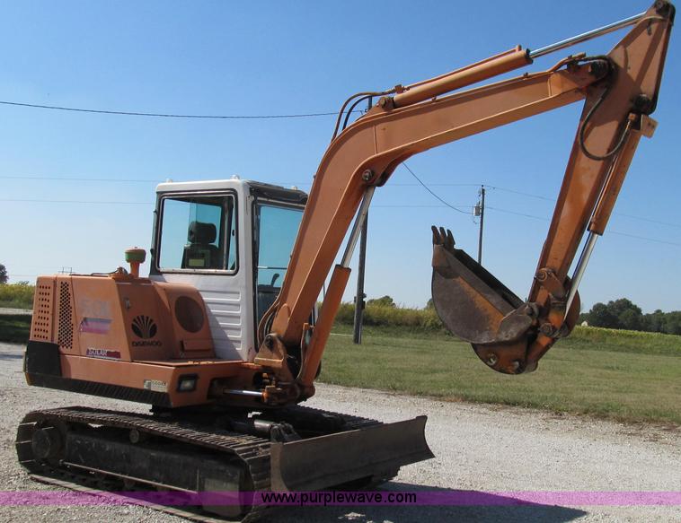 image for item G2121 1995 Daewoo DH50 mini excavator