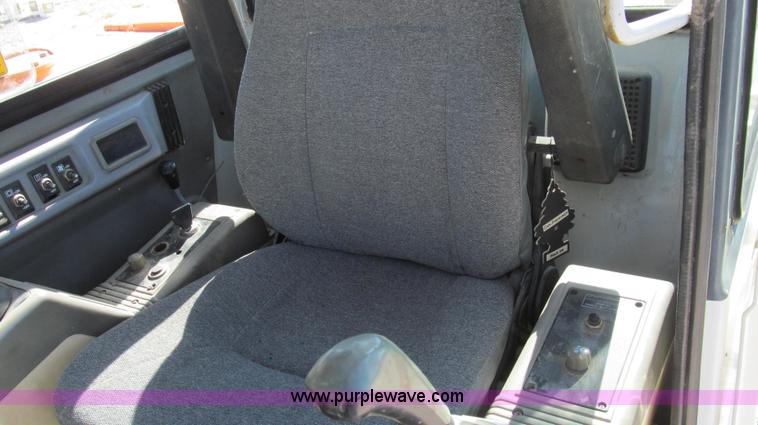 image for item G2121 1995 Daewoo DH50 mini excavator