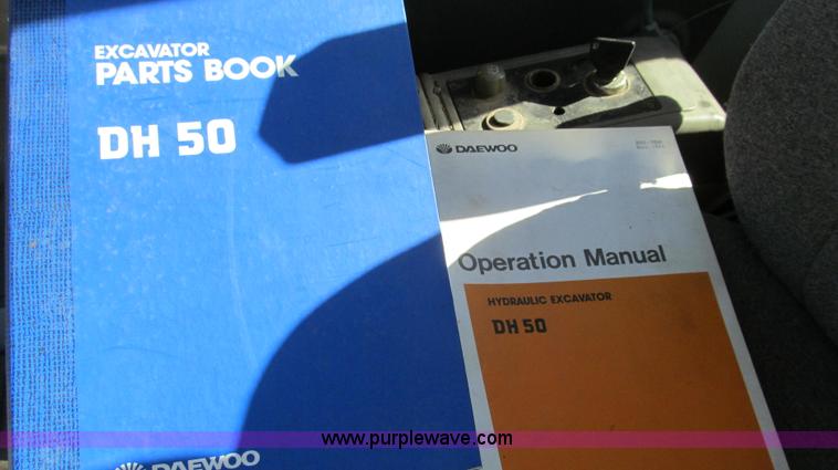 image for item G2121 1995 Daewoo DH50 mini excavator