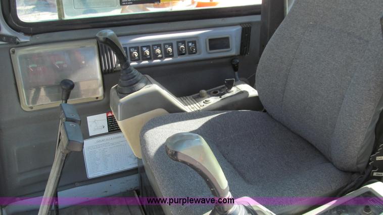 image for item G2121 1995 Daewoo DH50 mini excavator