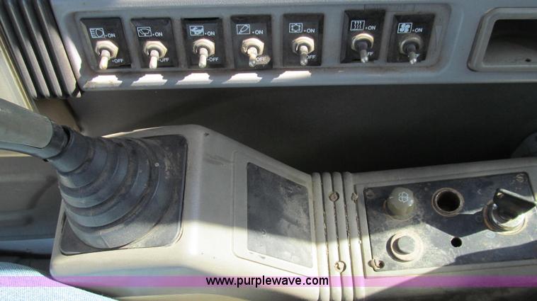 image for item G2121 1995 Daewoo DH50 mini excavator