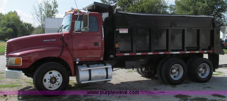 image for item G2124 1997 Ford LTLA9000 AeroMax 120 dump truck