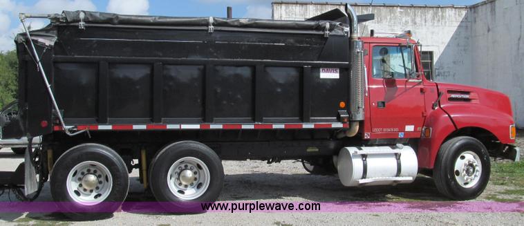 image for item G2124 1997 Ford LTLA9000 AeroMax 120 dump truck