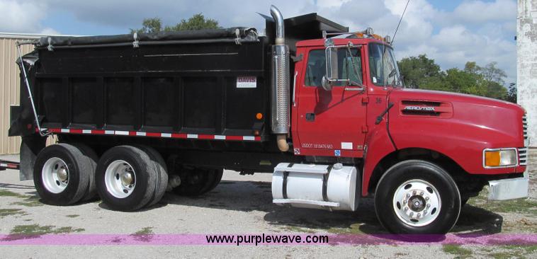 image for item G2124 1997 Ford LTLA9000 AeroMax 120 dump truck