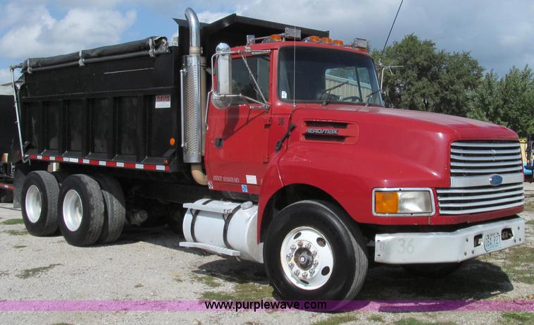 image for item G2124 1997 Ford LTLA9000 AeroMax 120 dump truck