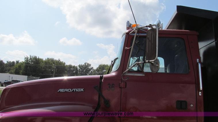 image for item G2124 1997 Ford LTLA9000 AeroMax 120 dump truck