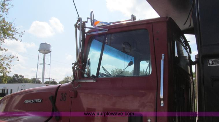 image for item G2124 1997 Ford LTLA9000 AeroMax 120 dump truck